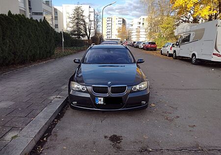 BMW 318i Touring -