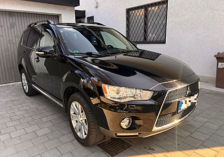 Mitsubishi Outlander 2.2 DI-D Automatik 4WD Xenon AHK Euro5