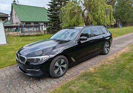 BMW 520d Touring A -Mild Hybrid Scheckheft