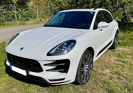 Porsche Macan Turbo mit Performance Paket Turbo mit ...