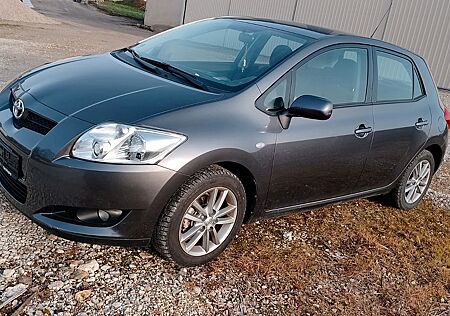Toyota Auris 1.4 -