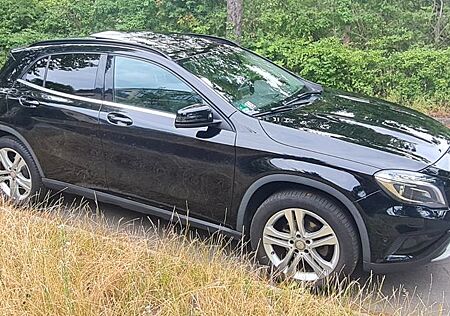 Mercedes-Benz GLA 200 Activity Edition Activity Edition