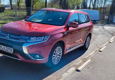 Mitsubishi Outlander 2.0 MIVEC Plus ClearTec 4WD CVT Plus
