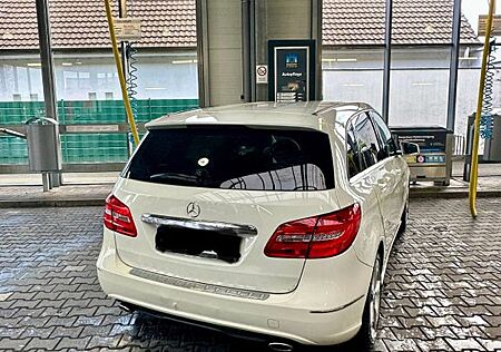 Mercedes-Benz B 180 d -