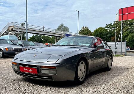 Porsche 944