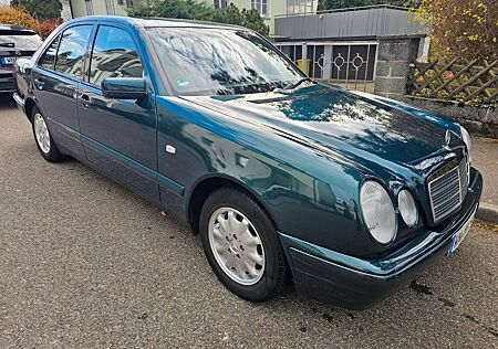 Mercedes-Benz E 220 D CLASSIC Classic