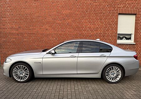 BMW 520d xDrive `Luxury`Navi`HUD`LED`19z