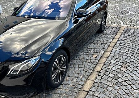 Mercedes-Benz E 220 E220d T-Modell Automatik