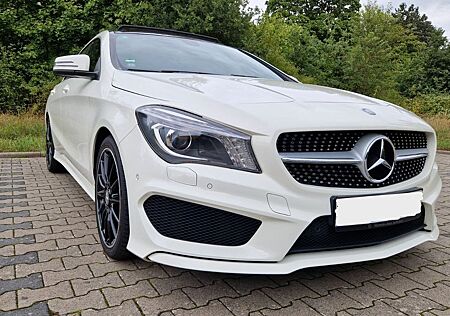 Mercedes-Benz CLA 200 AMG-Line Panorama-Schiebed. sehr gepfl.