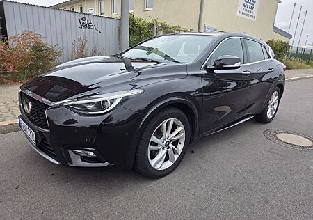 Infiniti Q30 1.6 Premium Panorama Kamera Leder