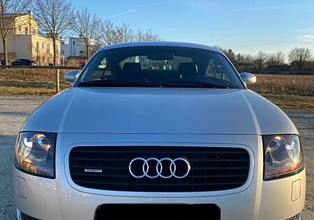 Audi TT Coupe 1.8T quattro 165 kW - 224 PS