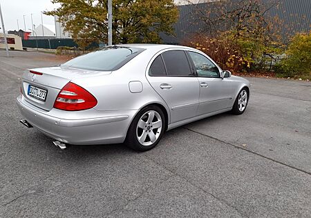 Mercedes-Benz E 320 ELEGANCE Elegance Top zustand.