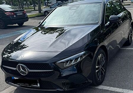 Mercedes-Benz A 180 DCT - Limousine