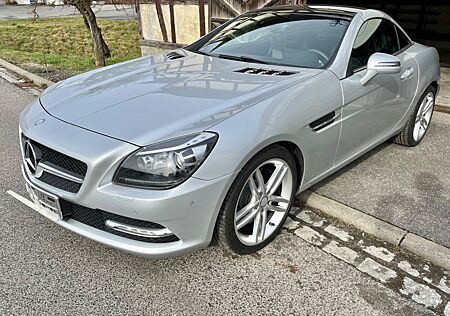 Mercedes-Benz SLK 200 Sport Paket Airscarf Xenon Navi Leder