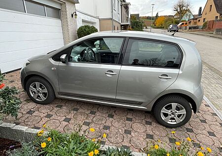 VW Up Volkswagen CLUB 1,0 sehr guter Zustand