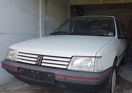 Peugeot 205 Look, 1. Hand