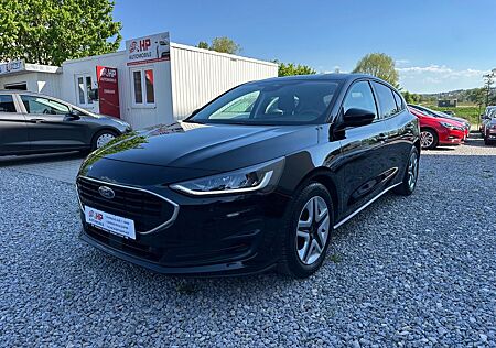 Ford Focus Lim. 1.5 ECOB Cool & Connect/1.Hand/LED