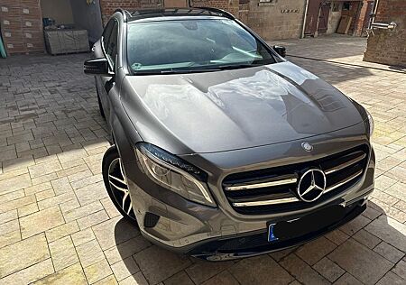 Mercedes-Benz GLA 220 CDI 4MATIC DCT Urban- Standheizung