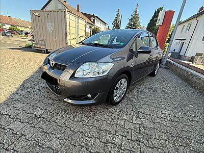Toyota Auris 1.4 -