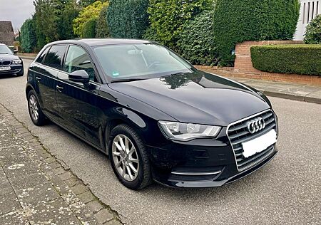 Audi A3 1.6 TDI S tronic Ambiente Sportback Ambiente