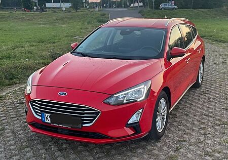 Ford Focus 1,0 Titanium Turnier AHK Winterräder NAVI