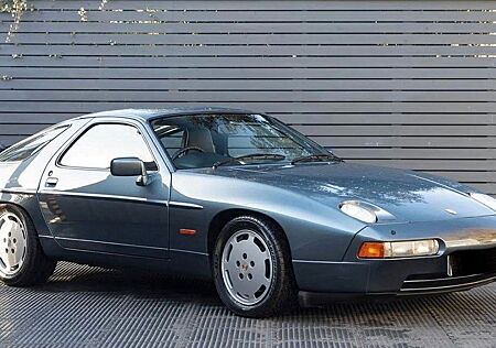 Porsche 928 S4