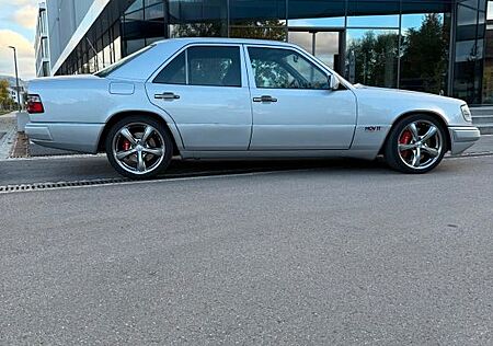 Mercedes-Benz E 230
