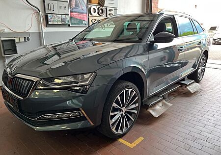 Skoda Superb COMBI iV L&K 19Z./ACC/PANO/KESSY/360°