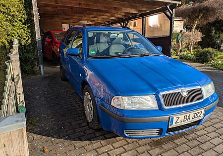 Skoda Octavia 1.6 Tour Combi / AHK / Klima / Benzin