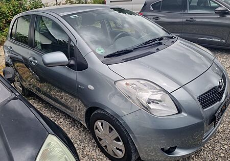 Toyota Yaris Team / Klima / Automatik / 1.Hand