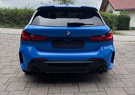 BMW M135i xDrive A -
