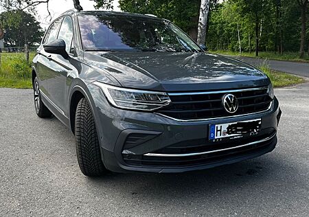 VW Tiguan Volkswagen 1.5 TSI DSG Life United, AHK, LED, Klima