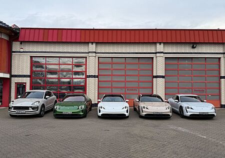 Porsche Taycan 4 S RHD RECHTSLENKER, PRODUCTION 2021