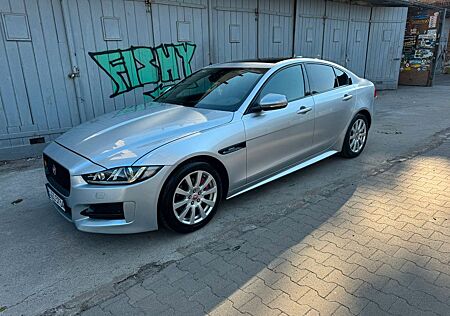 Jaguar XE 25t 240PS Prestige Automatik Prestige
