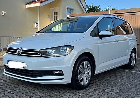 VW Touran Volkswagen 2.0 TDI. DSG/ Panorama/Navi/Acc/R-Kam