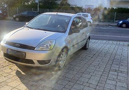 Ford Fiesta 75 PS | TÜV 01/2027 | 187.000 km | 900€