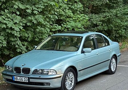 BMW 528i A -