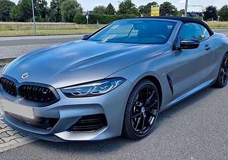 BMW M850i xDrive Cabrio in frozen pure grey