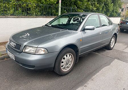 Audi A4 1.6