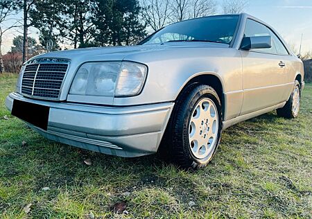 Mercedes-Benz E 320 W124 320CE Klima Automatik Leder Schiebedach