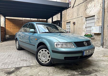 VW Passat Volkswagen 1.6 B5 1.6/1.HAND/TÜV NEU/Youngtimer/AHK