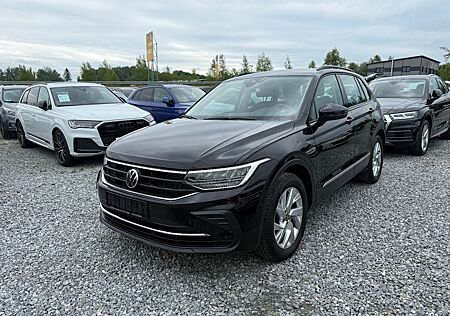 VW Tiguan Volkswagen Life 4Motion