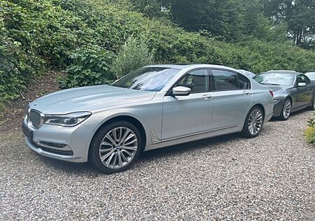 BMW 740Ld xDrive Individual - Scheckheft