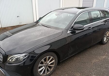 Mercedes-Benz E 220 d T Autom. -