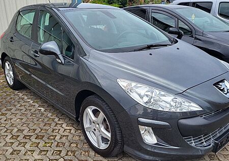 Peugeot 308 Premium 120 VTi - sehr gepflegt! 8xbereift