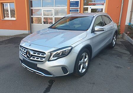 Mercedes-Benz GLA 200 -