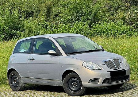 Lancia Ypsilon Y 1.2 8v Argento guter Zustand