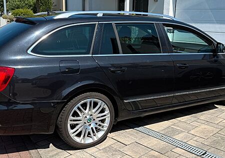 Skoda Superb 2.0 TDI 125kW DSG Elegance Combi schwarz