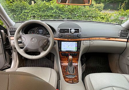Mercedes-Benz E 220 CDI ELEGANCE Elegance Top Zustand