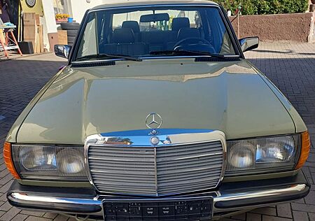 Mercedes-Benz 200 D / W123